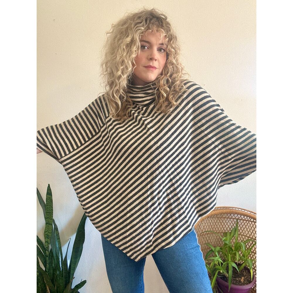 Capote Soft Striped Turtleneck Poncho size M/L - Picture 3 of 10